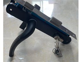 黑色塑鋼把手