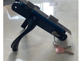 黑色塑鋼把手