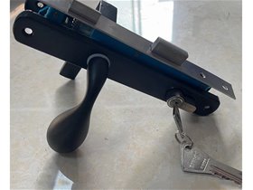 黑色塑鋼把手